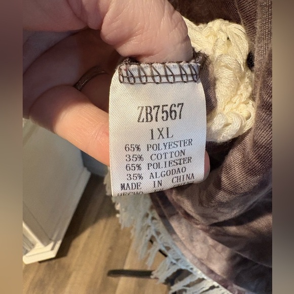 Zenobia size 1XL fringe top. - Picture 4 of 5